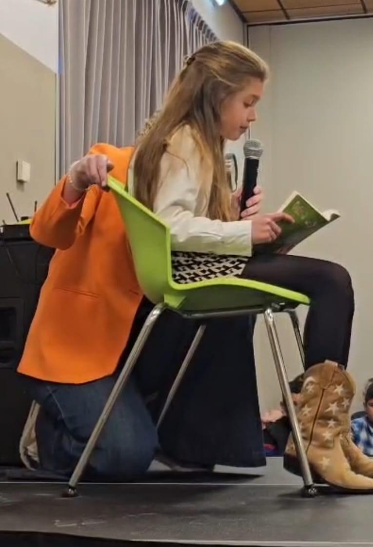 Winnaar voorleeswedstrijd 2025.jpg